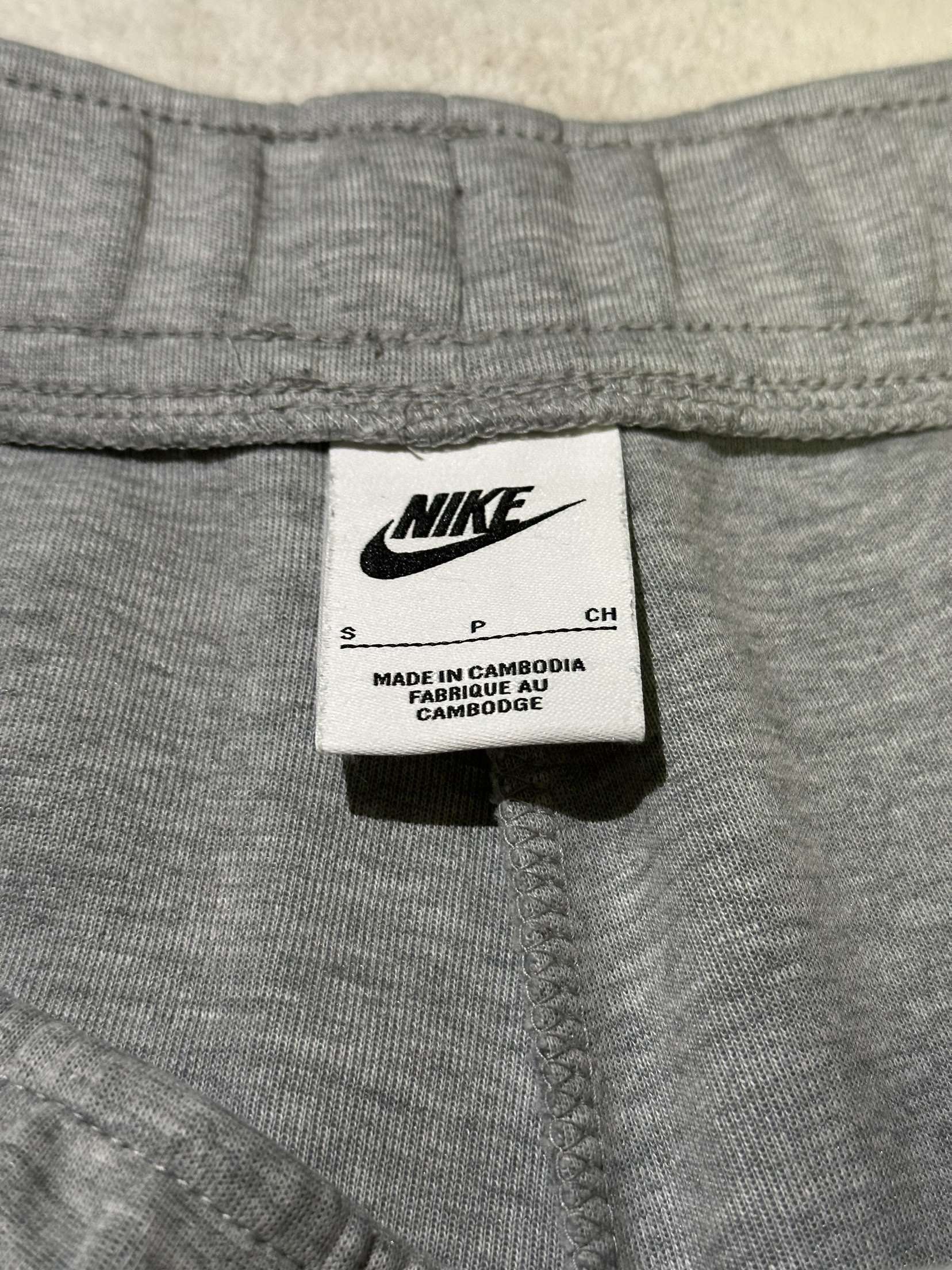 Штаны широкие Tech Fleece