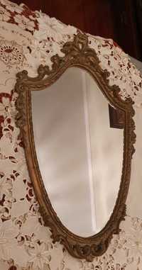 Espelho antigo de parede em talha dourada.