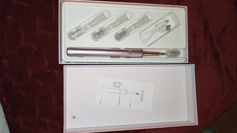 Електрична зубна щітка із додатковими 3 насадками