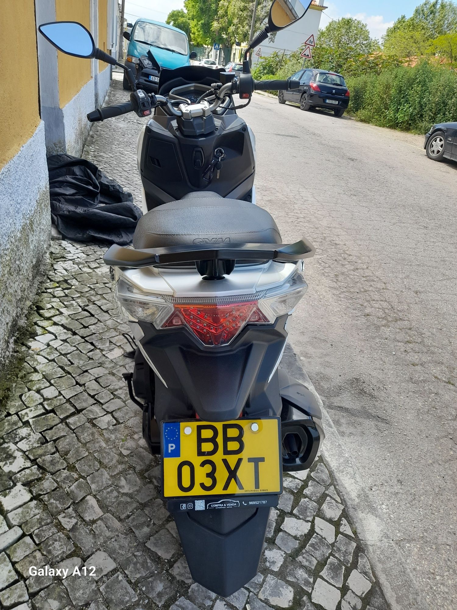 Vendo moto semi nova