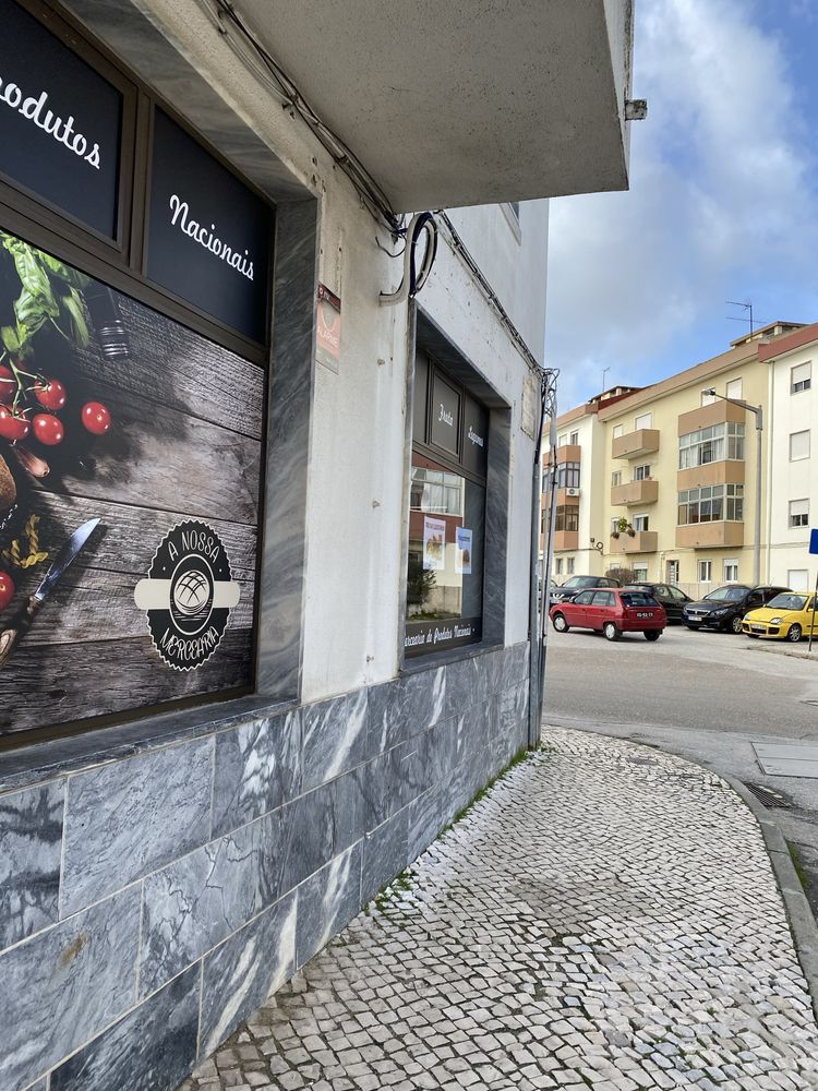 Mercearia na rua Ferreira de Castro lote 181, Pinhal Novo