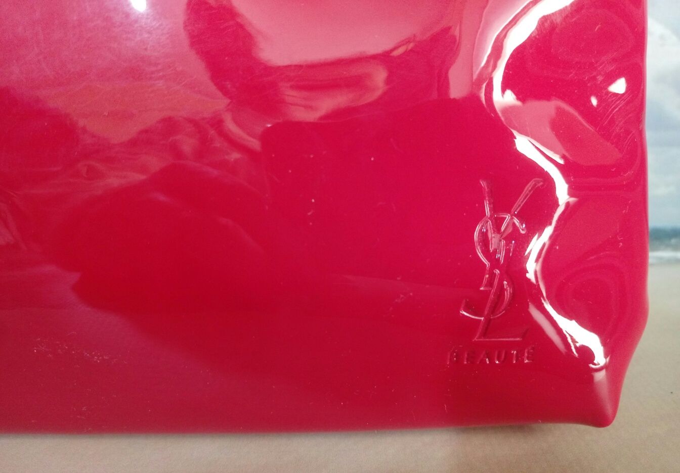 Оригінал Yves Saint Laurent нова лакова сумка клатч косметичка
