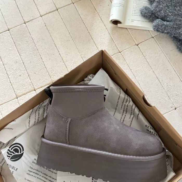Натуральні угги Ugg на масивній підошві висока