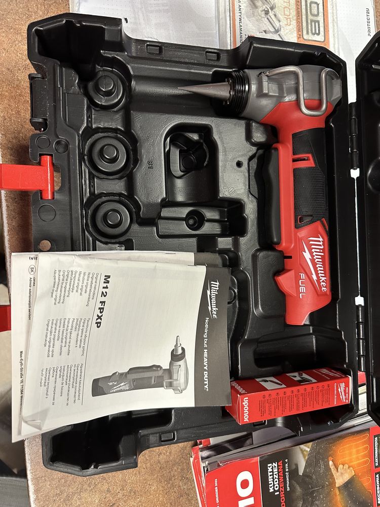 Kielichownica narzędzie do rozszerzania rur Milwaukee  M12 FPXP Uponor