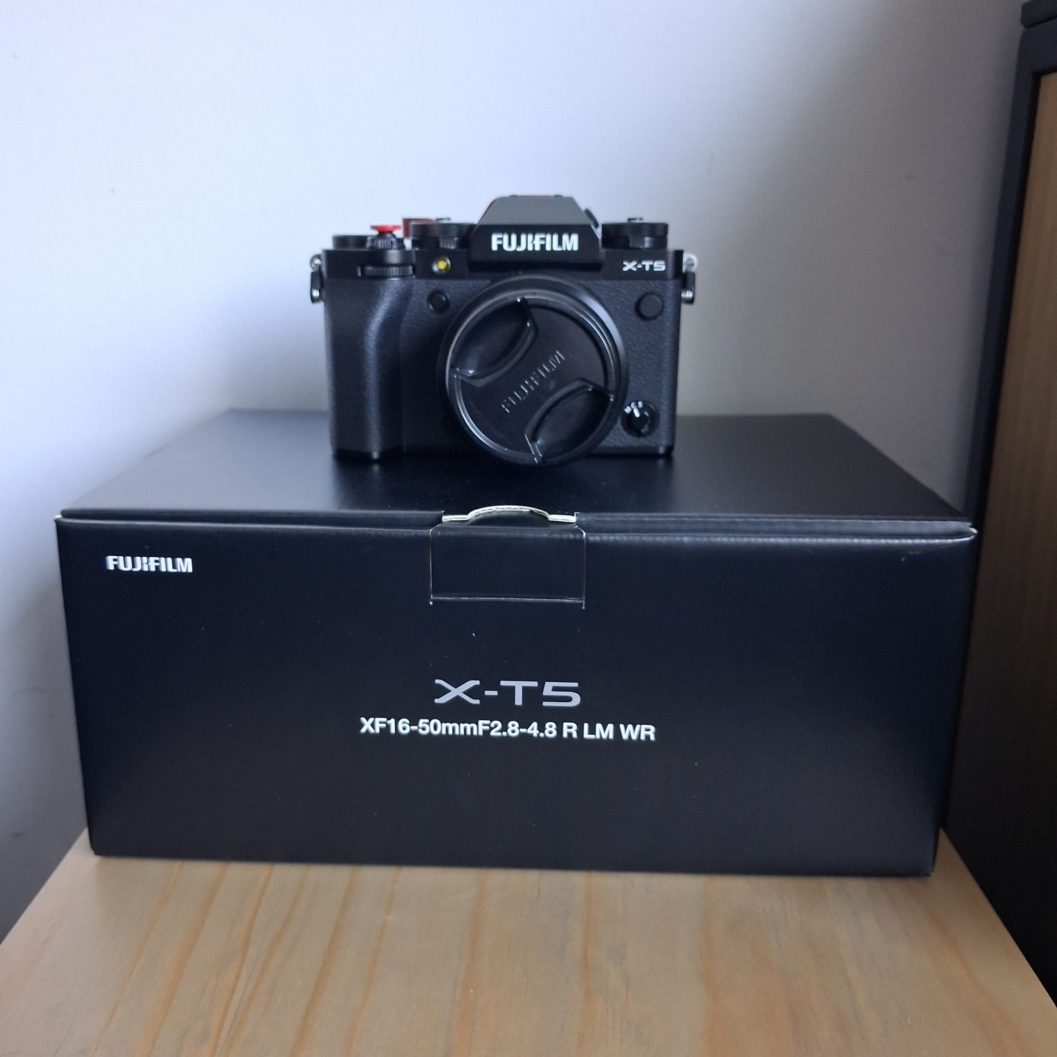 Fujifilm XT5 com objectiva 15-45mm. Como nova!