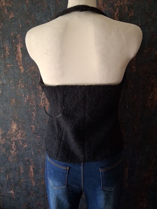 Czarny sweterkowy crop top rozmiar L.  Zara