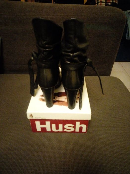 Vendo botins da hush puppies