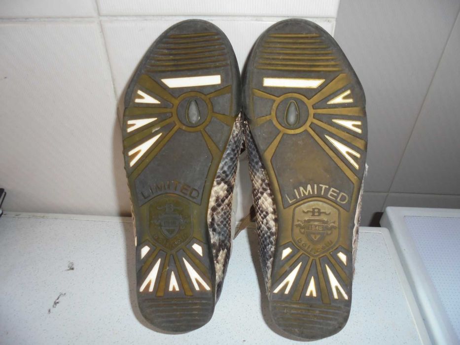 ténis de senhora muito práticos