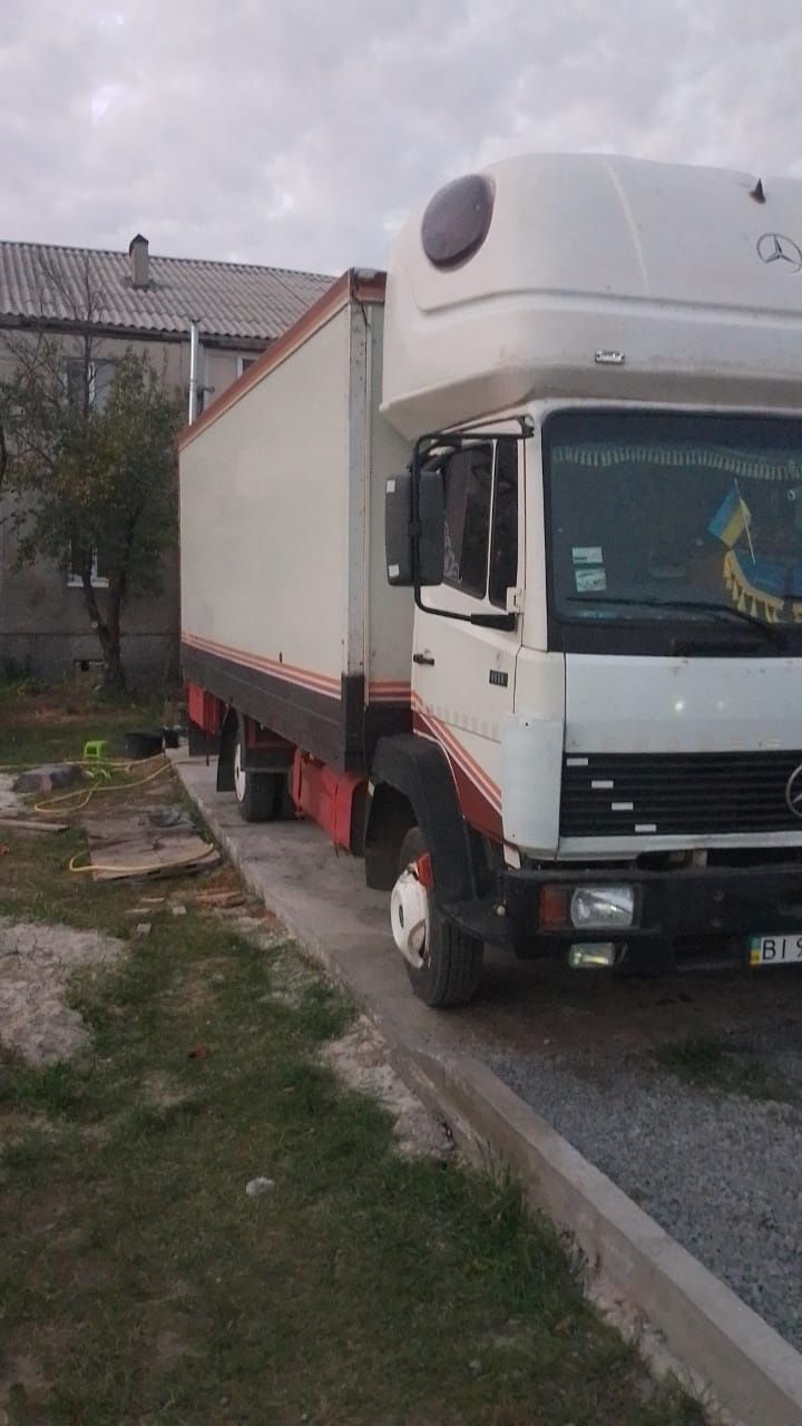 Вантажний автомобіль Mersedes 811 ізотерм