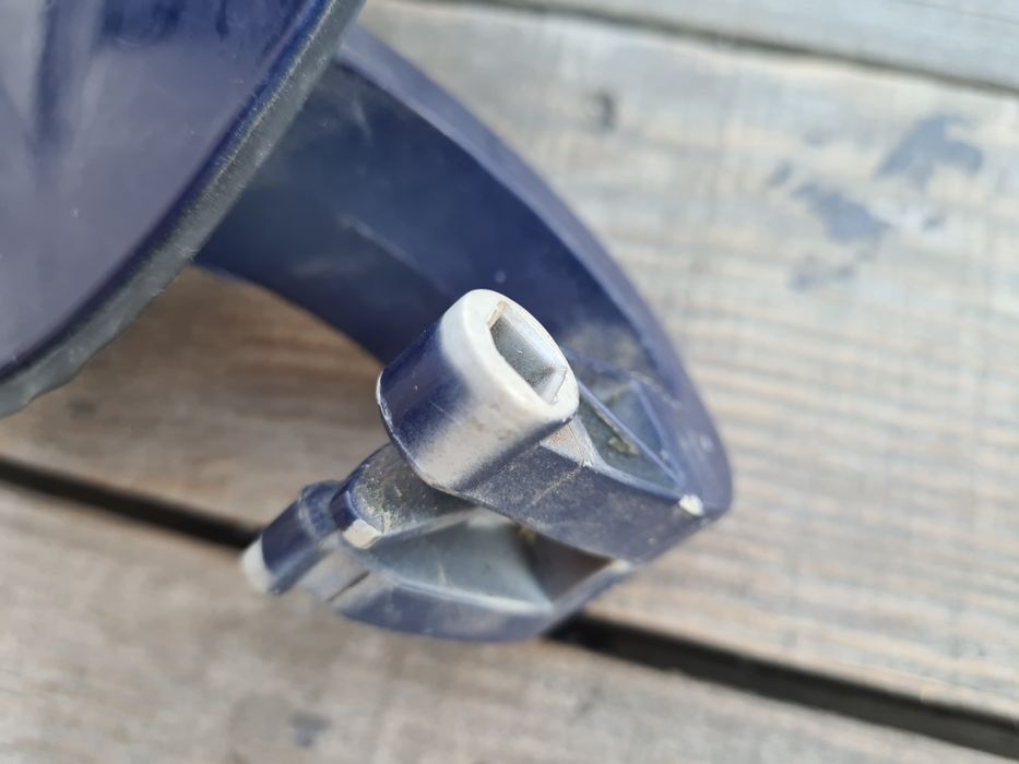 Продам лючок бензобака опель комбо