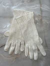 Вінтажні плетені гачком рукавички молочного кольору