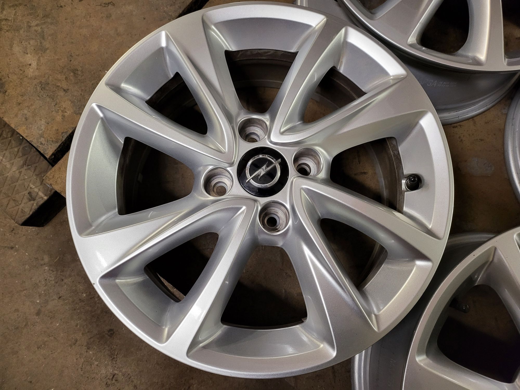 Alufelgi 16 Opel Corsa F 4x108 IS38