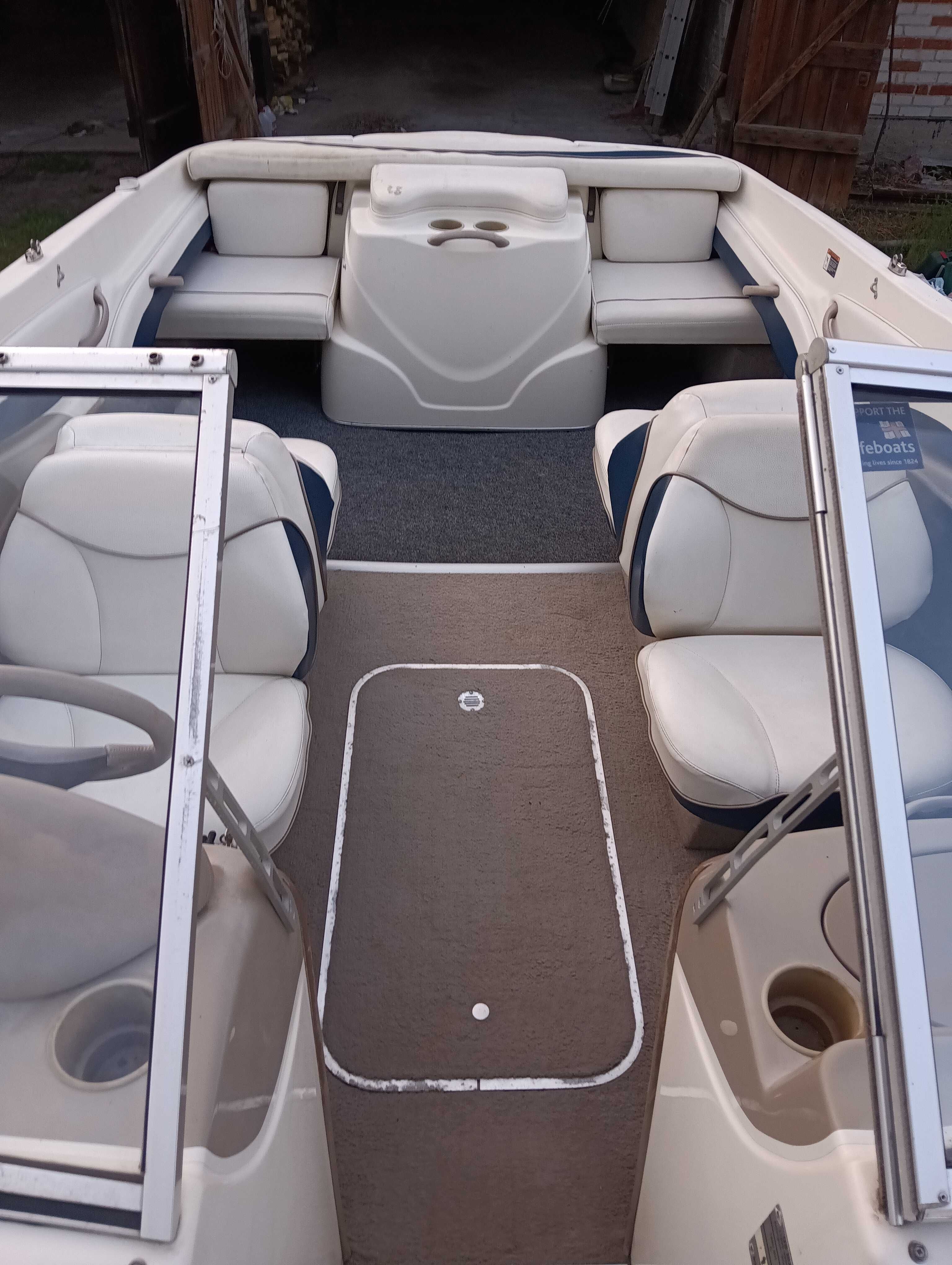 Jacht motorowy Bayliner Capri 185, dł 5,5m, silnik 3,0 benz, 2002 rok