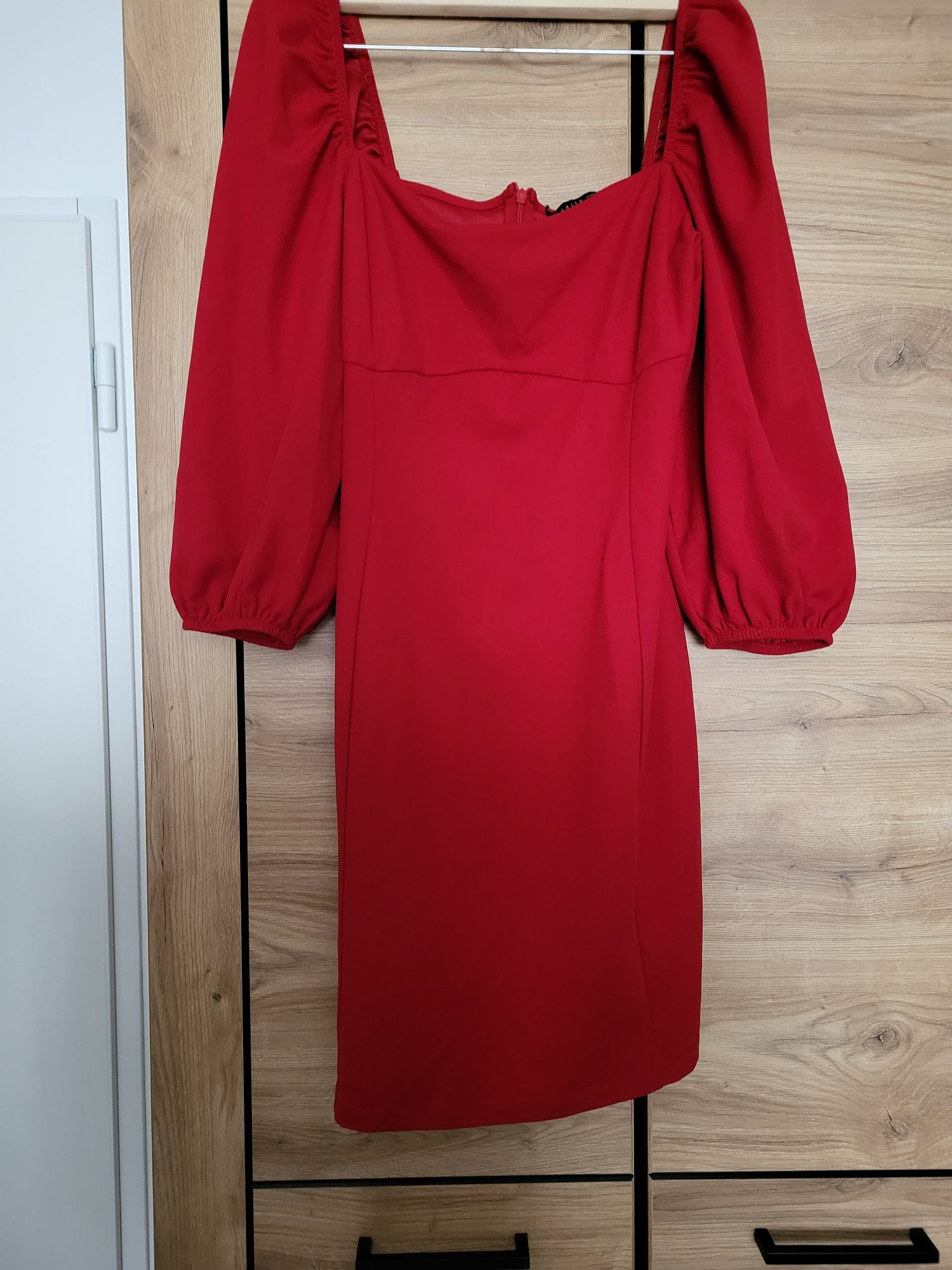 Nowa krótka czerwona sukienka