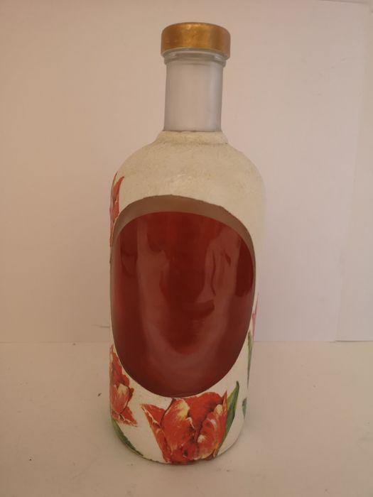 Ozdobna butelka w kwiaty