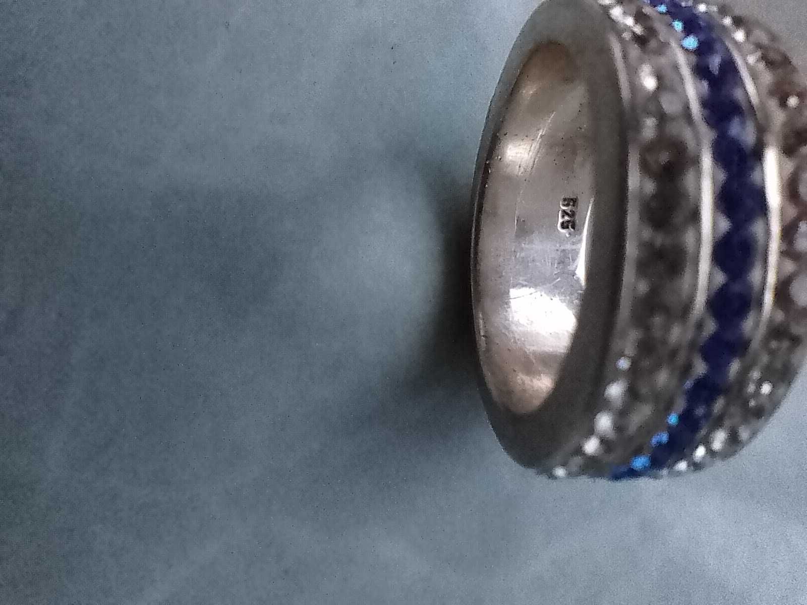 Продам серебряное кольцо Svarovski