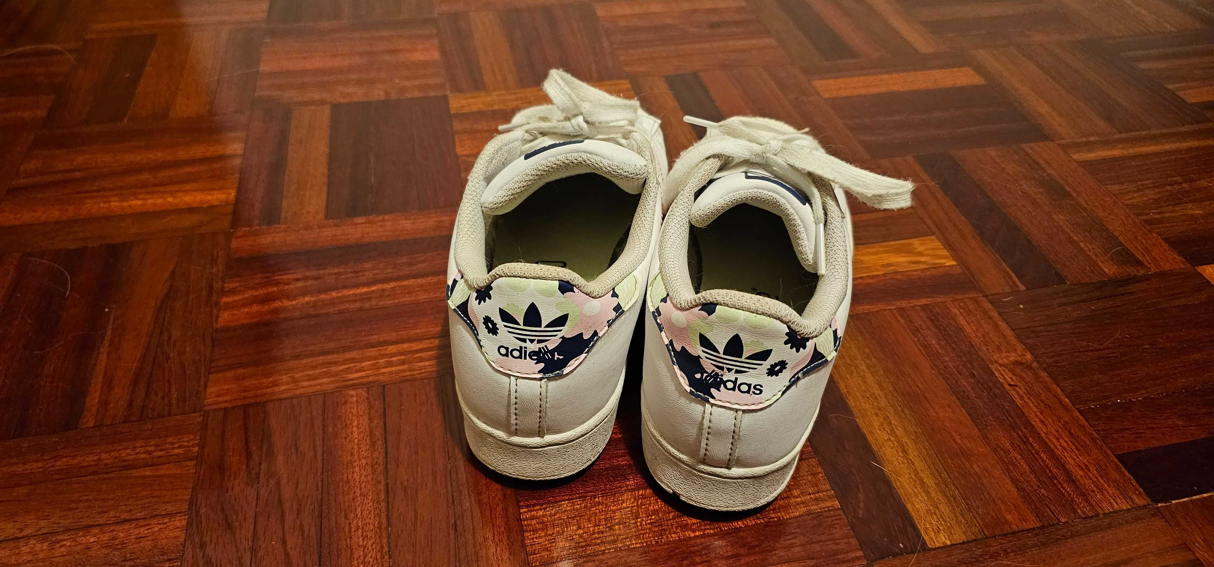 Ténis adidas superstar para menina