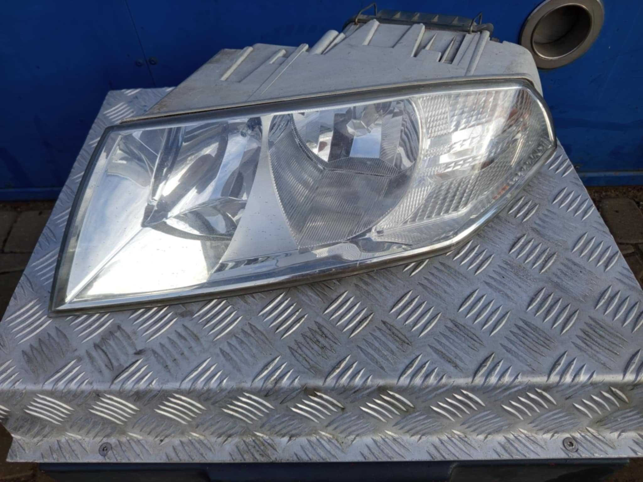 Reflektor Lampa Przód Prawa Lewa Skoda Octavia 2