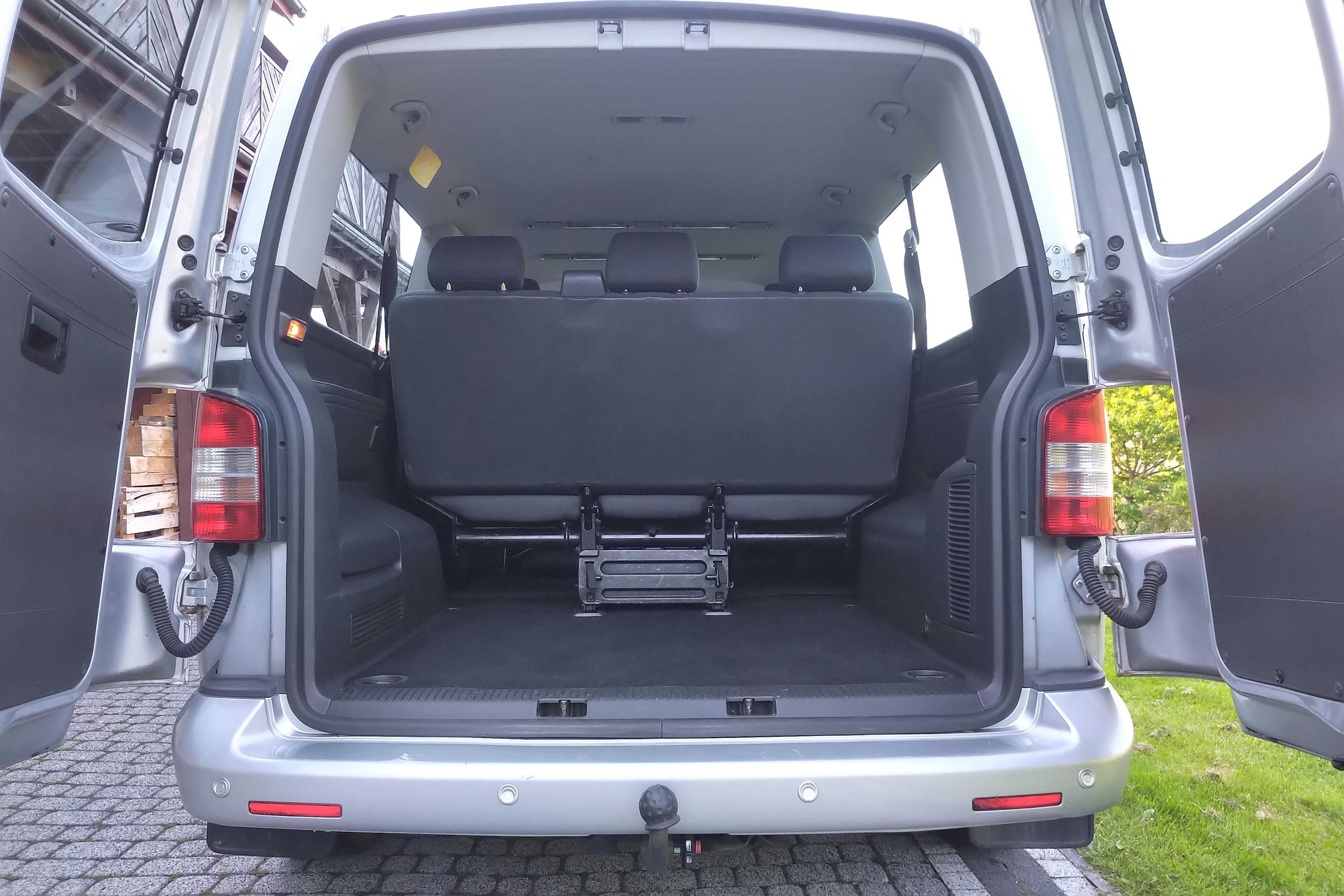 Volkswagen Caravelle 4Motion Srebrny metalik 9 os