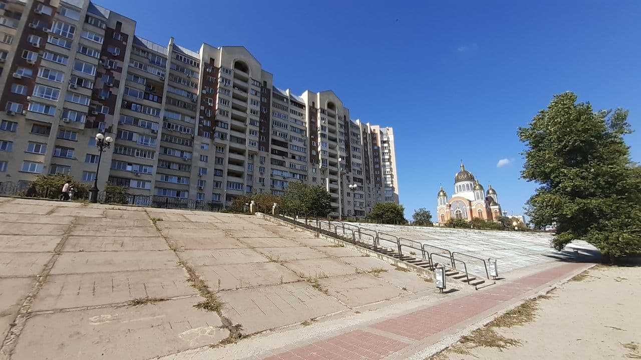 м Мінська, Оболонські Липки, Набережна, Івасюка 20-А, з видом на річку