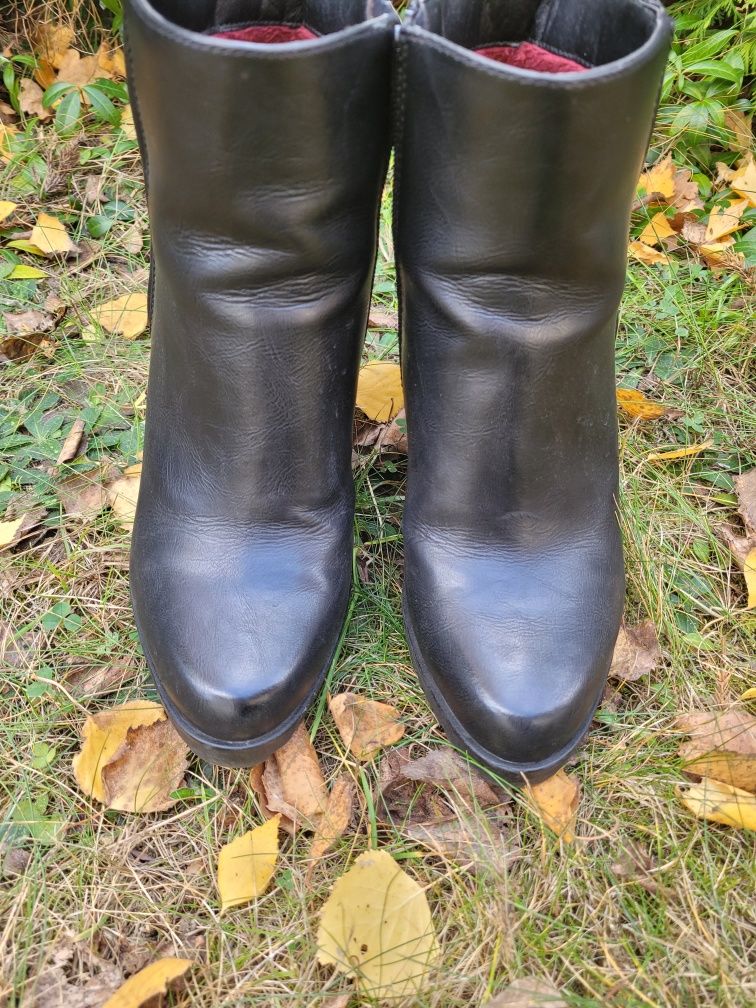 Buty kozaczki na koturnie 37