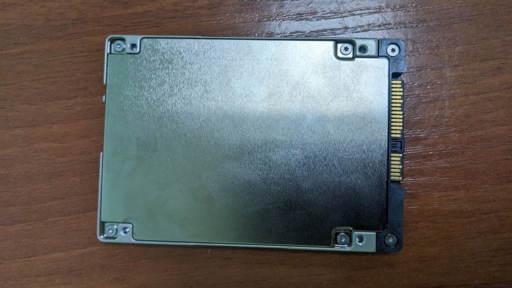 Продам серверний SSD диск 800 Гб з підключенням SAS