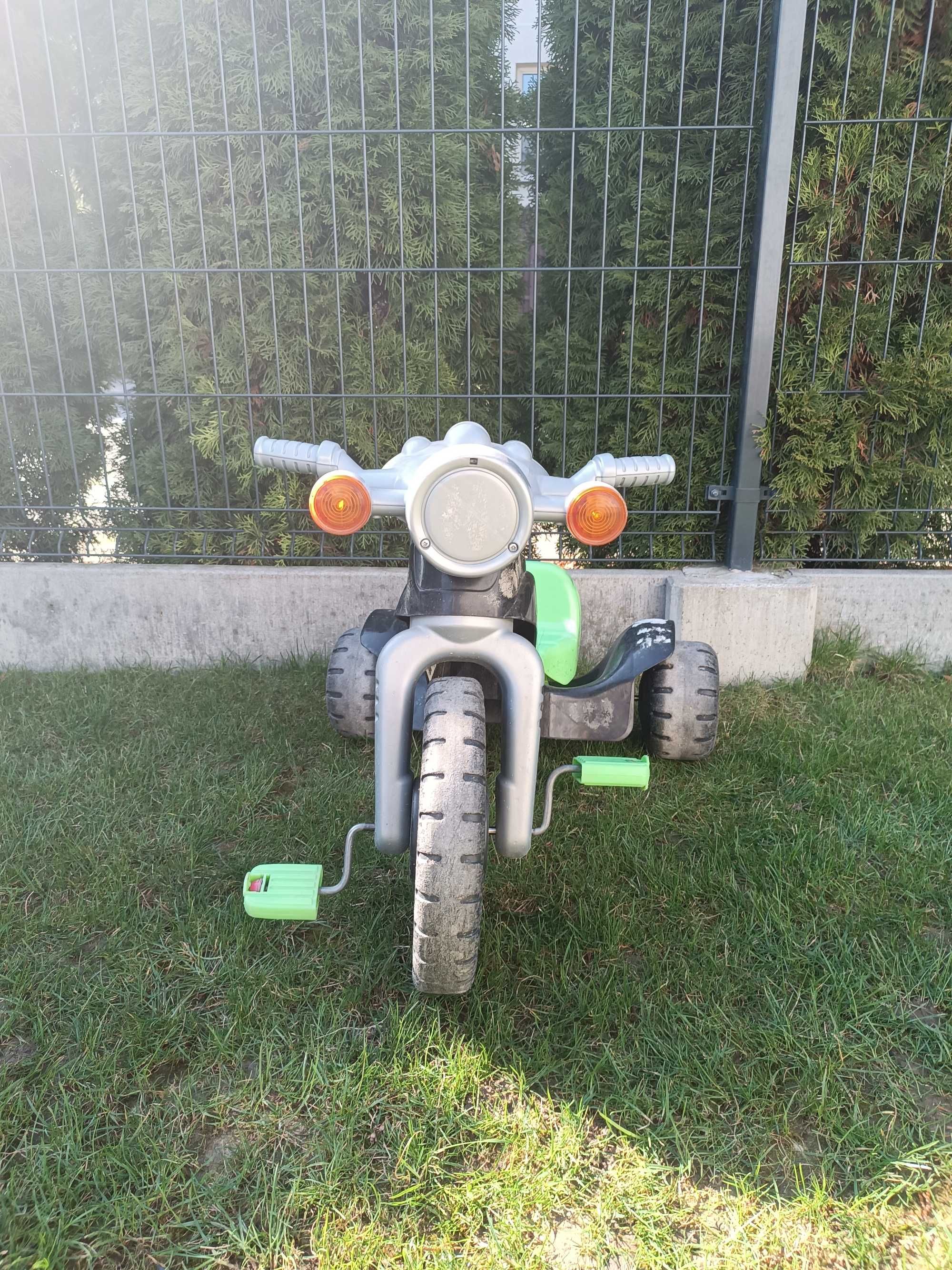 Motor trójkołowy Fisher Price interaktywny z dźwiękami