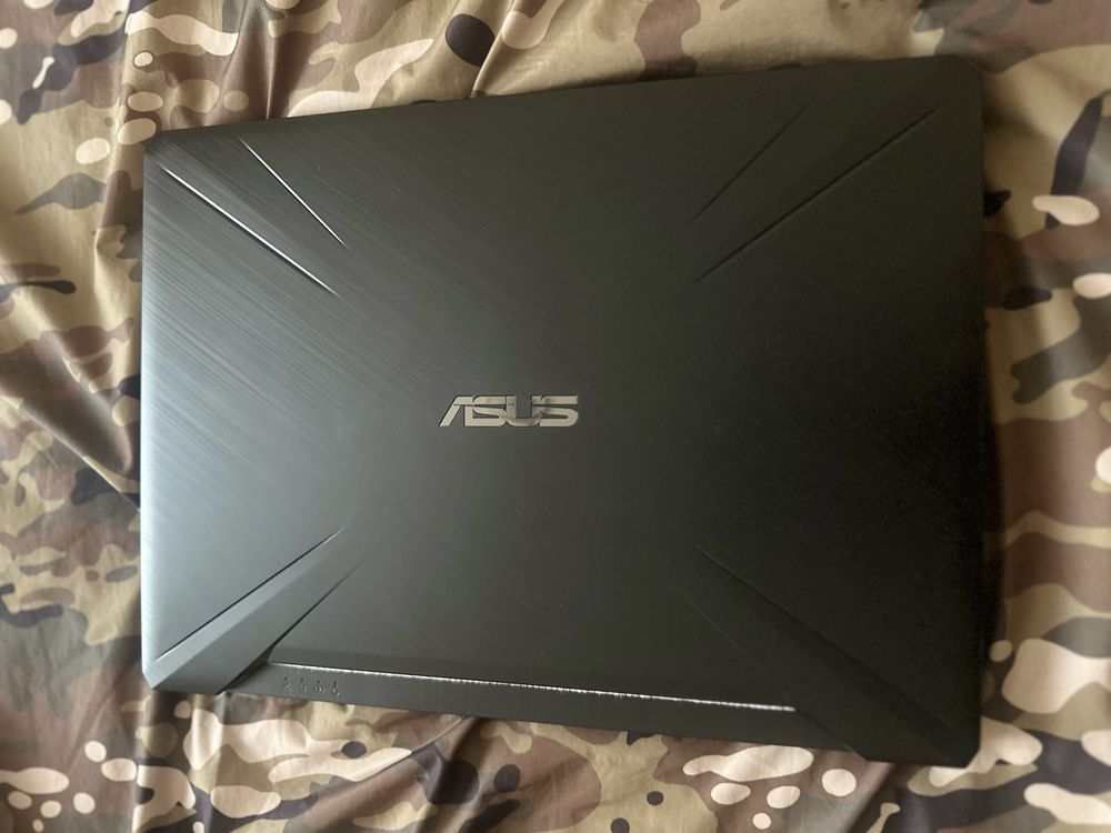 • Asus TUF Gaming FX505D • AMD Ryzen 5 3550H • GeForce GTX 1650 •
