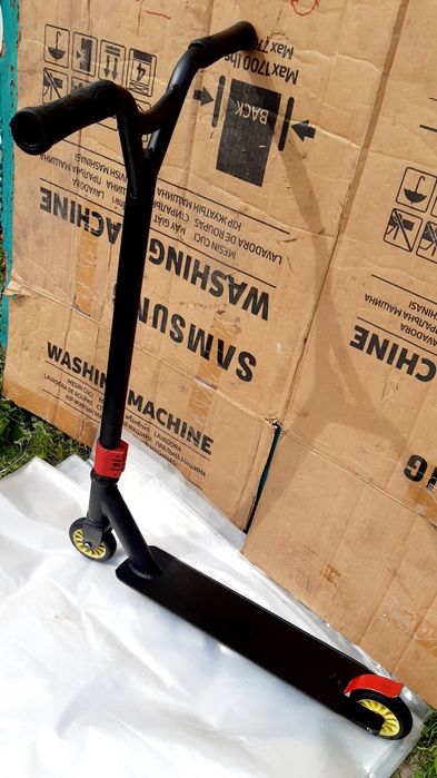 Трюковий самокат.