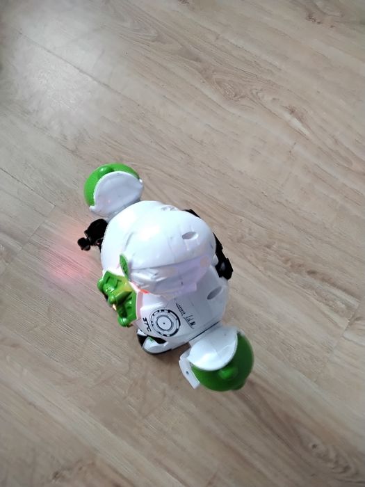 Interaktywny duży robot