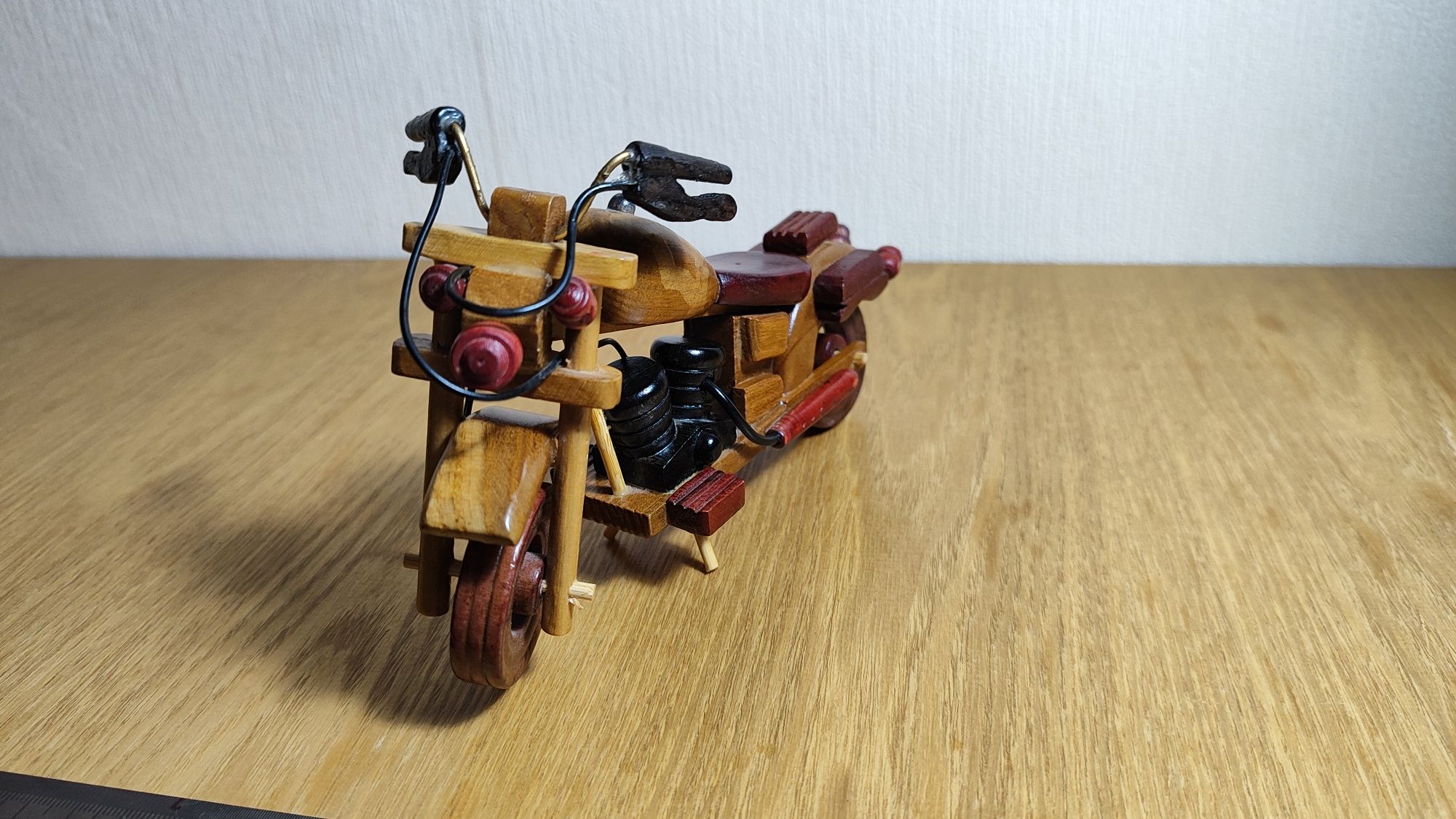 Мотоцикл, модель з дерева