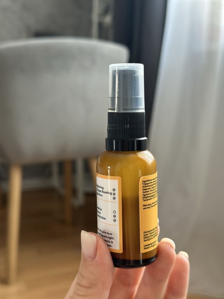 Освітлювальна сироватка для обличчя Q+A serum vitamin C