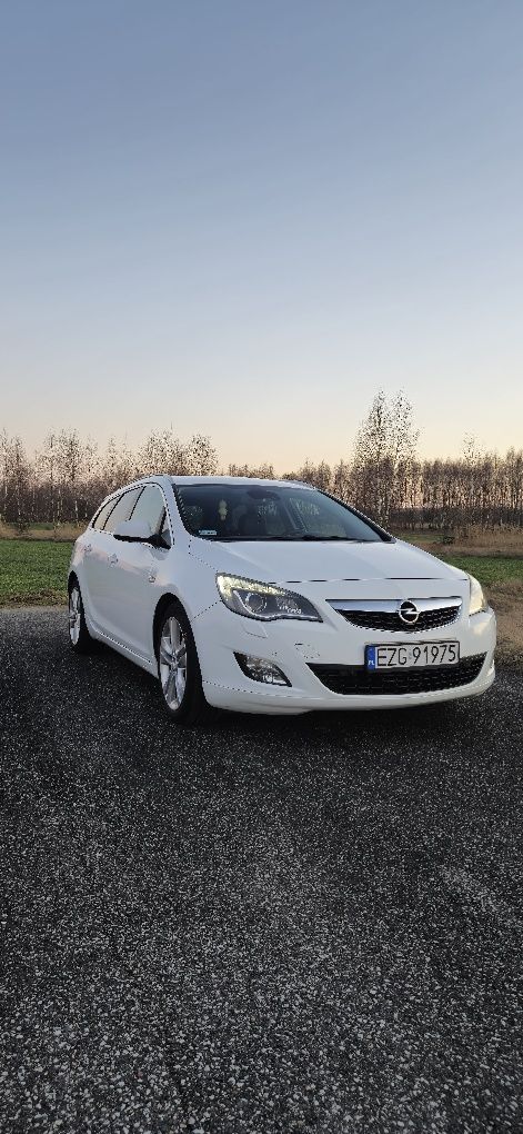 Astra j cosmo 2011. Drugi własciciel!!