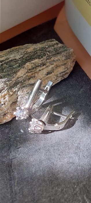 «Серебро 925 серьги с камнем — элегантные и стильные»