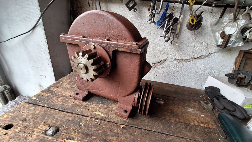 Przekladnia katowa ślimakowa samochamowna 26:1 lub 52:1  2 sztuki