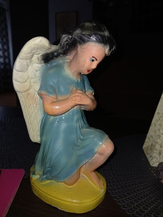 Figura z gipsu. Anioł