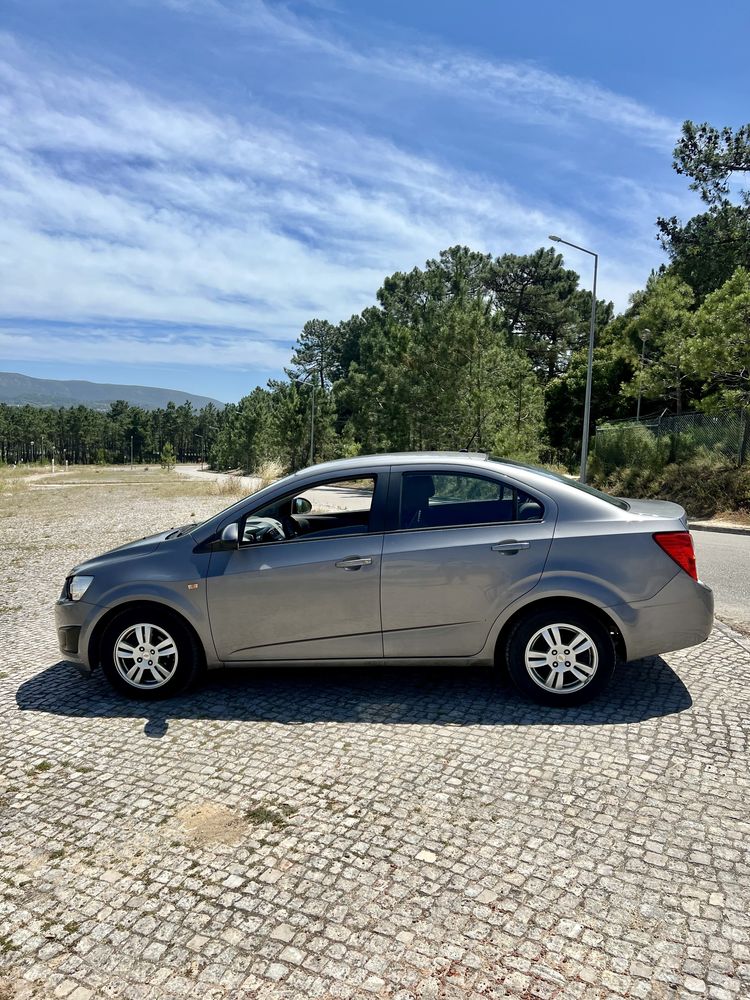 Chevrole Aveo 1.2 LT - Financiamento