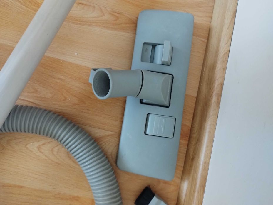 Wąż do odkurzacza Clatronic z rurą i szczotką