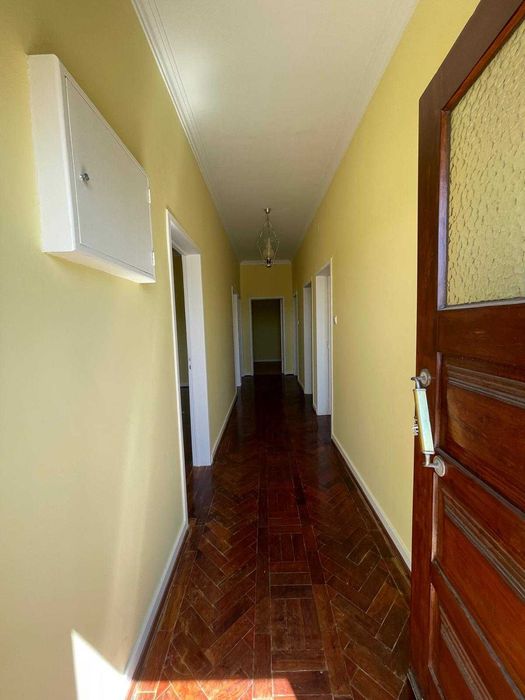 Arrenda-se apartamento em zona calma