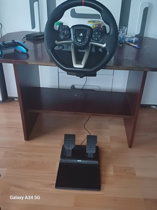 Sprzedaje kierownicę ps5 używaną