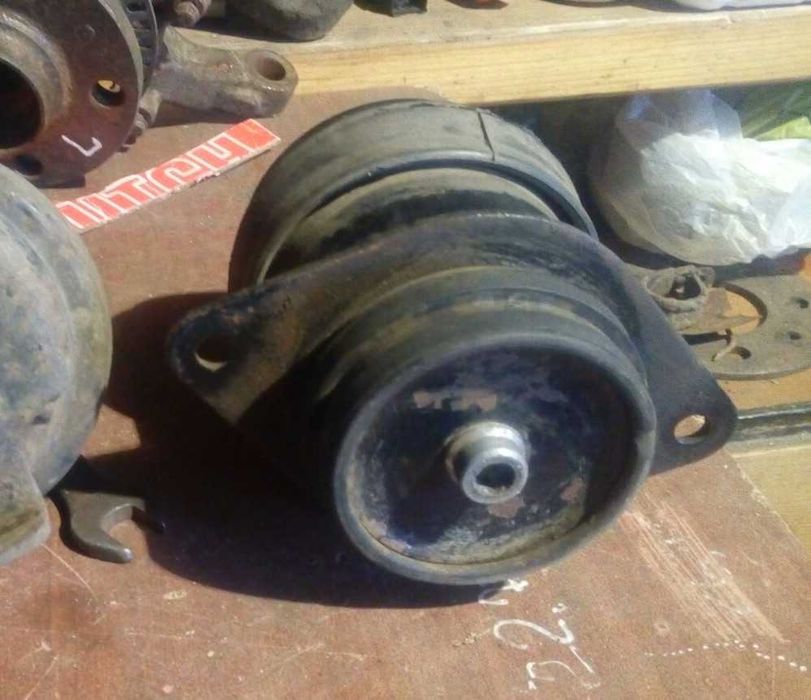 Подушкa двигуна  BMW Skoda VW SeaT   Espero кронштейн опорa