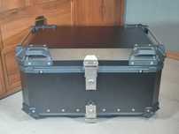 ALUMINIOWY kufer motocyklowy CZARNY 65L uniwersalny + PŁYTA dwa kaski
