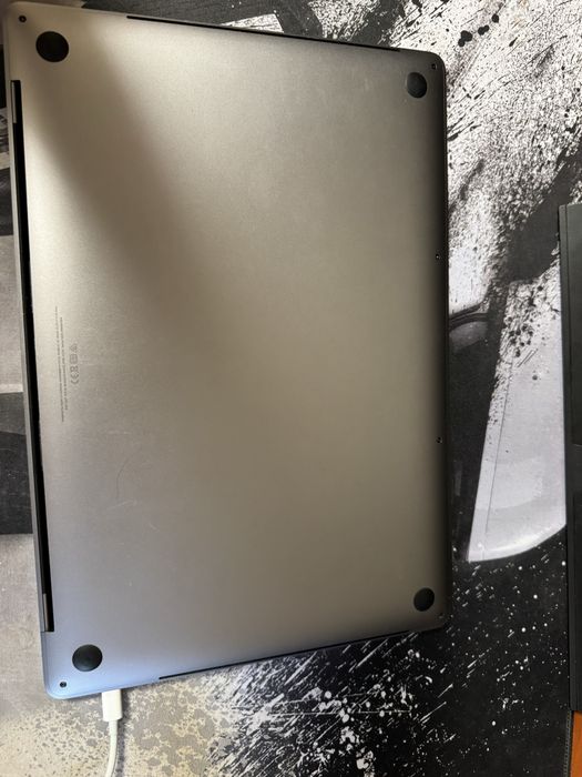Macbook pro 2019 i7/16/512