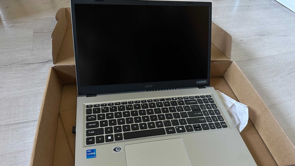 Laptop ACER Extensa 15  15.6" IPS i7 16GB RAM 512GB SSD  na gwarancji