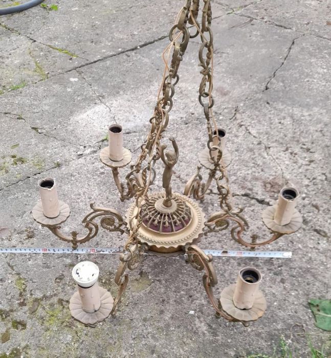 Mosiężny ,wiekowy żyrandol sprzedam .