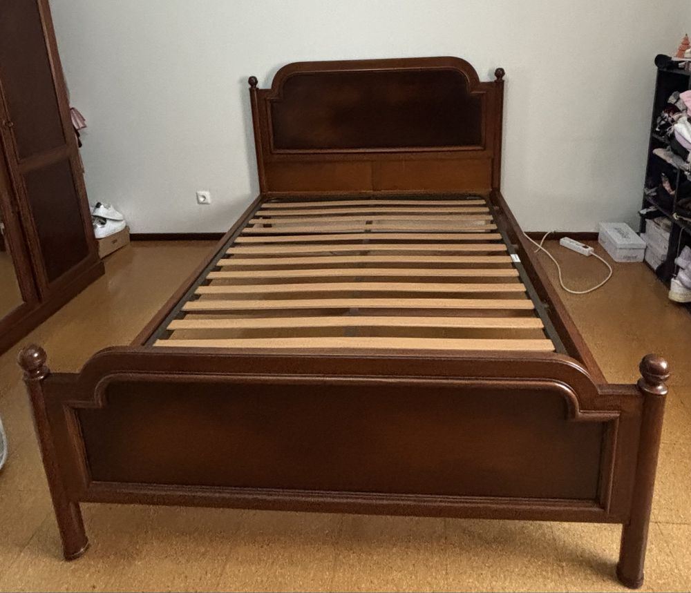 Mobilia de quarto antiga