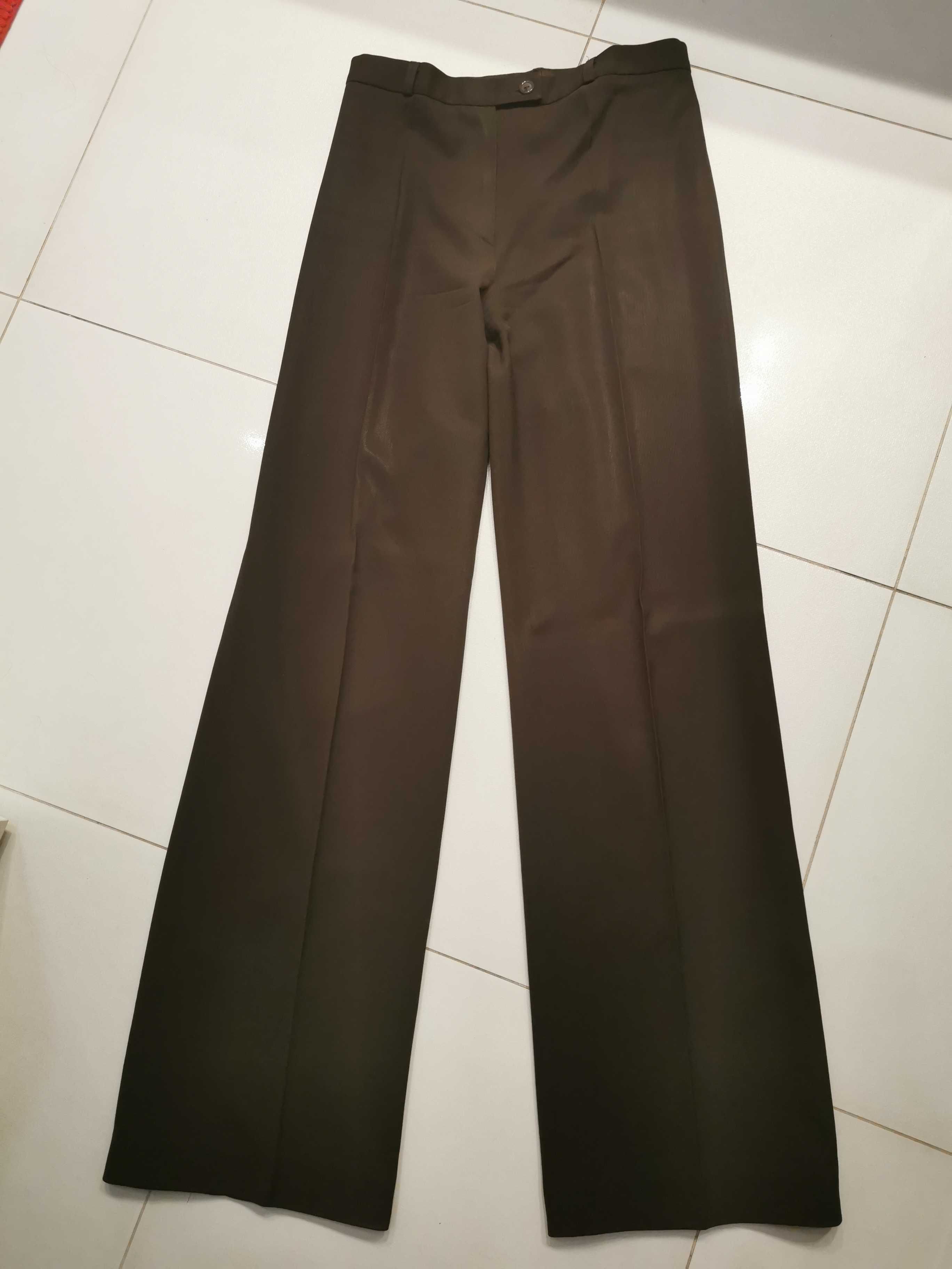 Elegancki garnitur z lekko rozszerzanymi spodniami