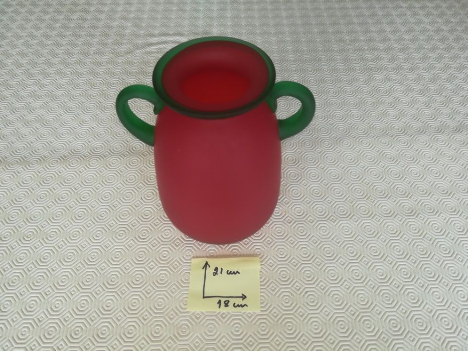 Vários jarros frascos coloridos fosco decoração