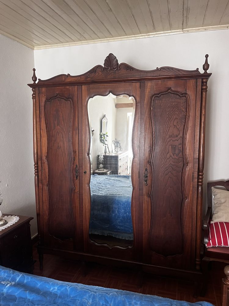 Mobilia de quarto antiga