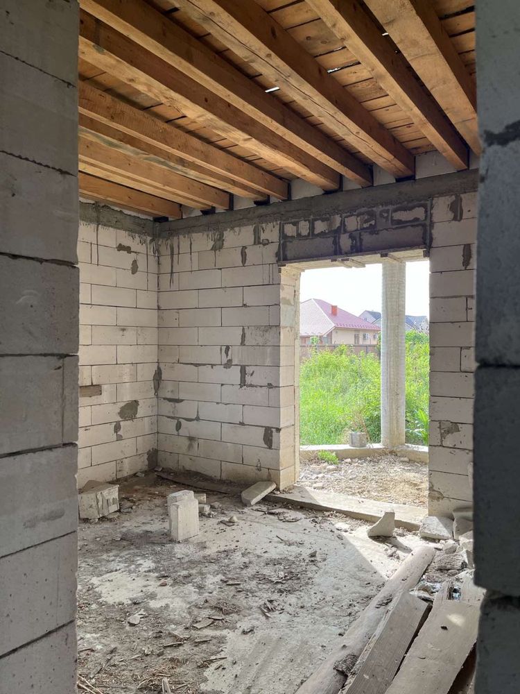 Продаєть Будинок минай , недобудова, ужгород